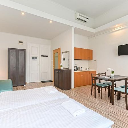 Vilagora Apartman Gyula Bagian luar foto