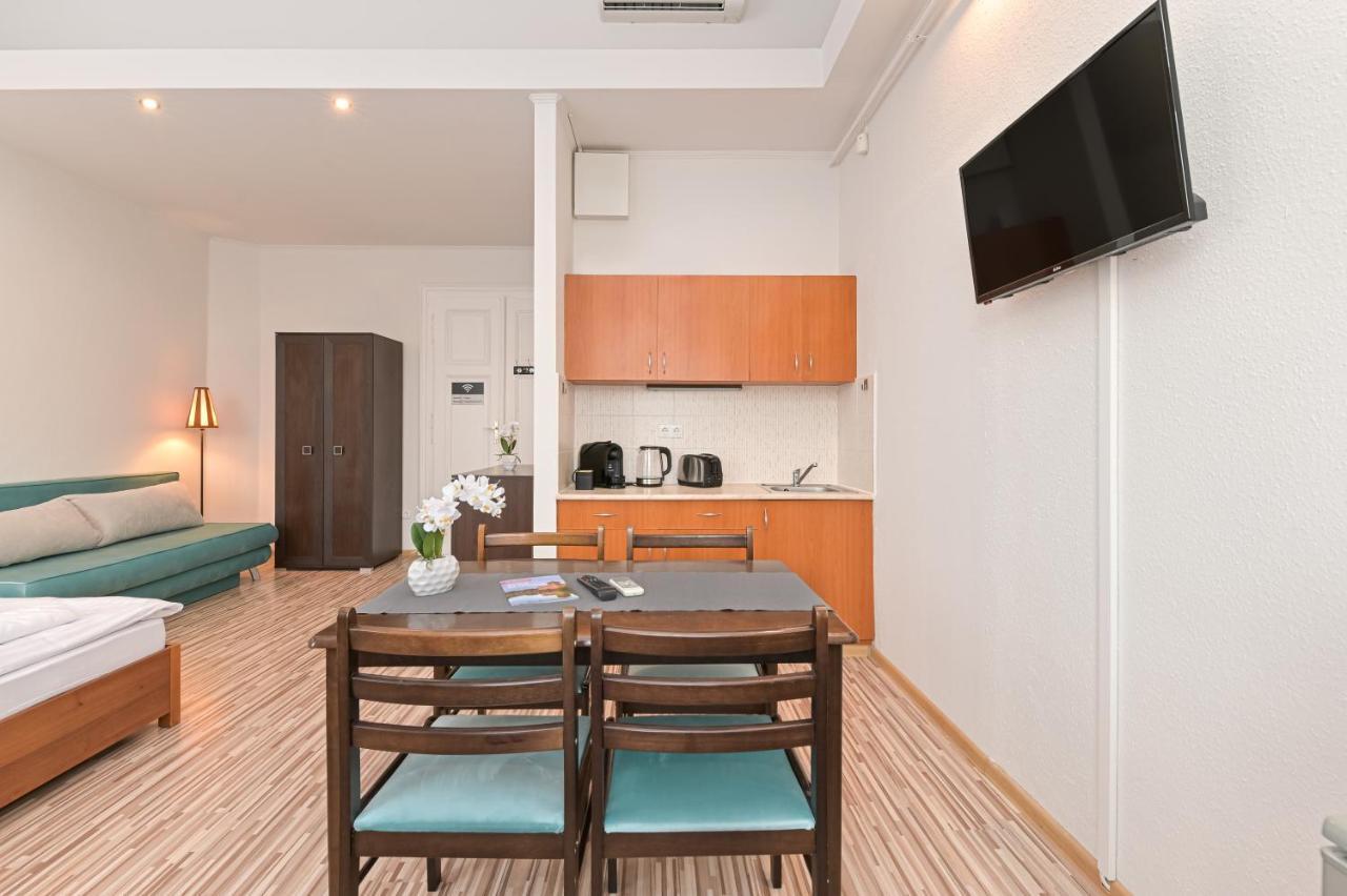 Vilagora Apartman Gyula Bagian luar foto