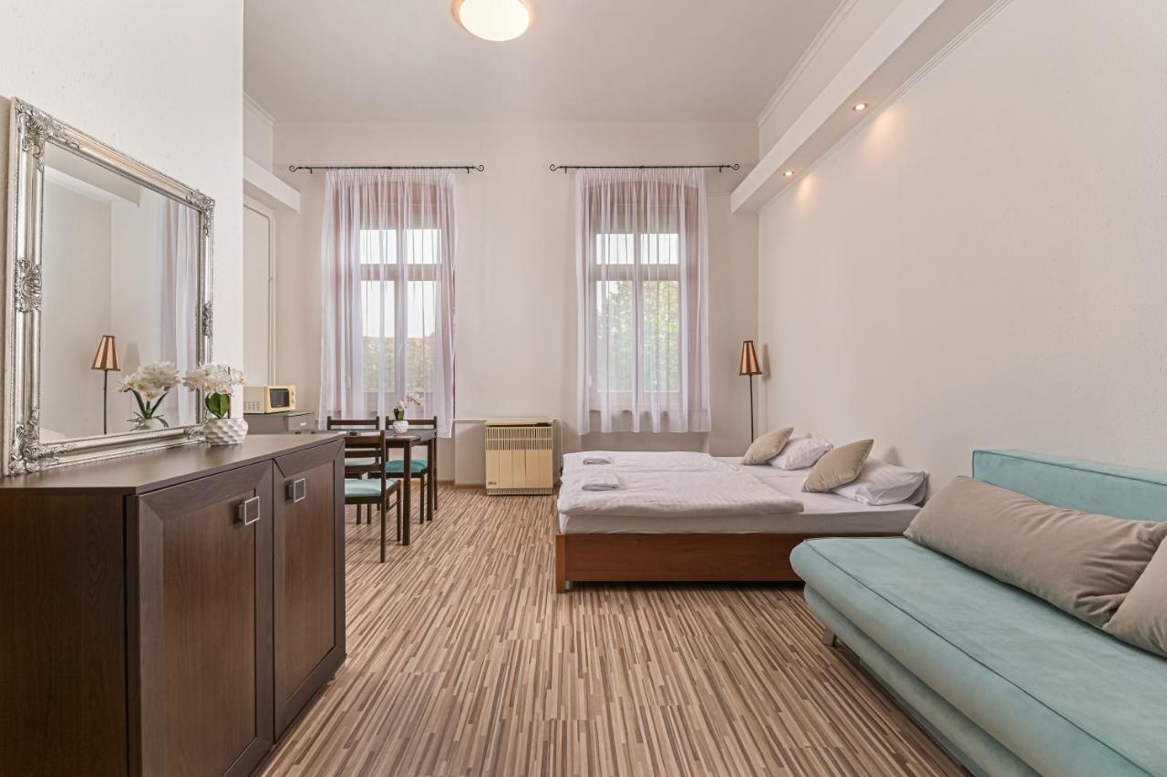 Vilagora Apartman Gyula Bagian luar foto